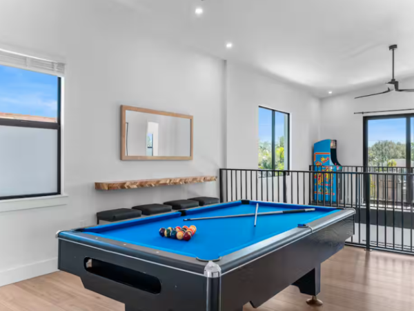 Luxury retreat in Naples - 4-Bedroom Home with Private Pool